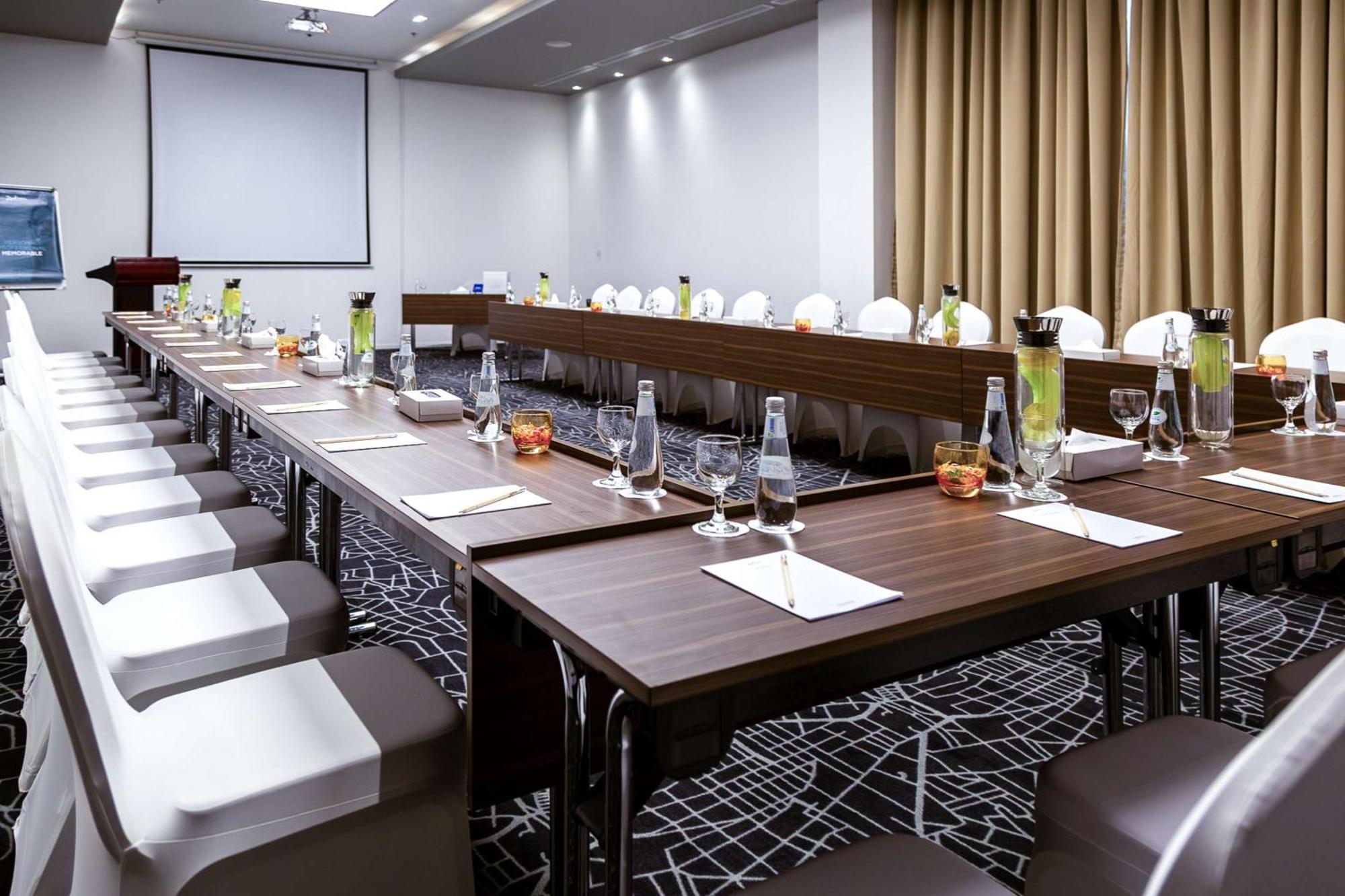 Radisson Hotel & Apartments Dammam Industrial City Екстериор снимка