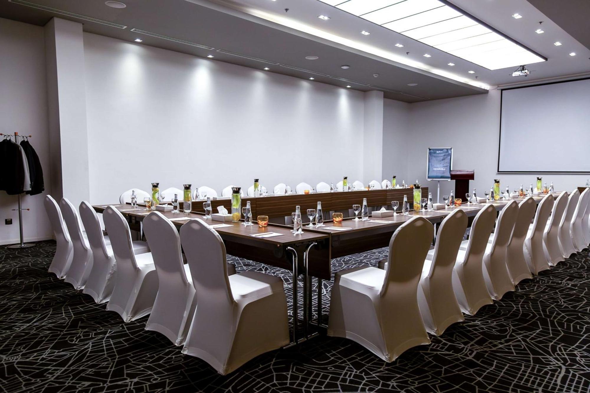 Radisson Hotel & Apartments Dammam Industrial City Екстериор снимка