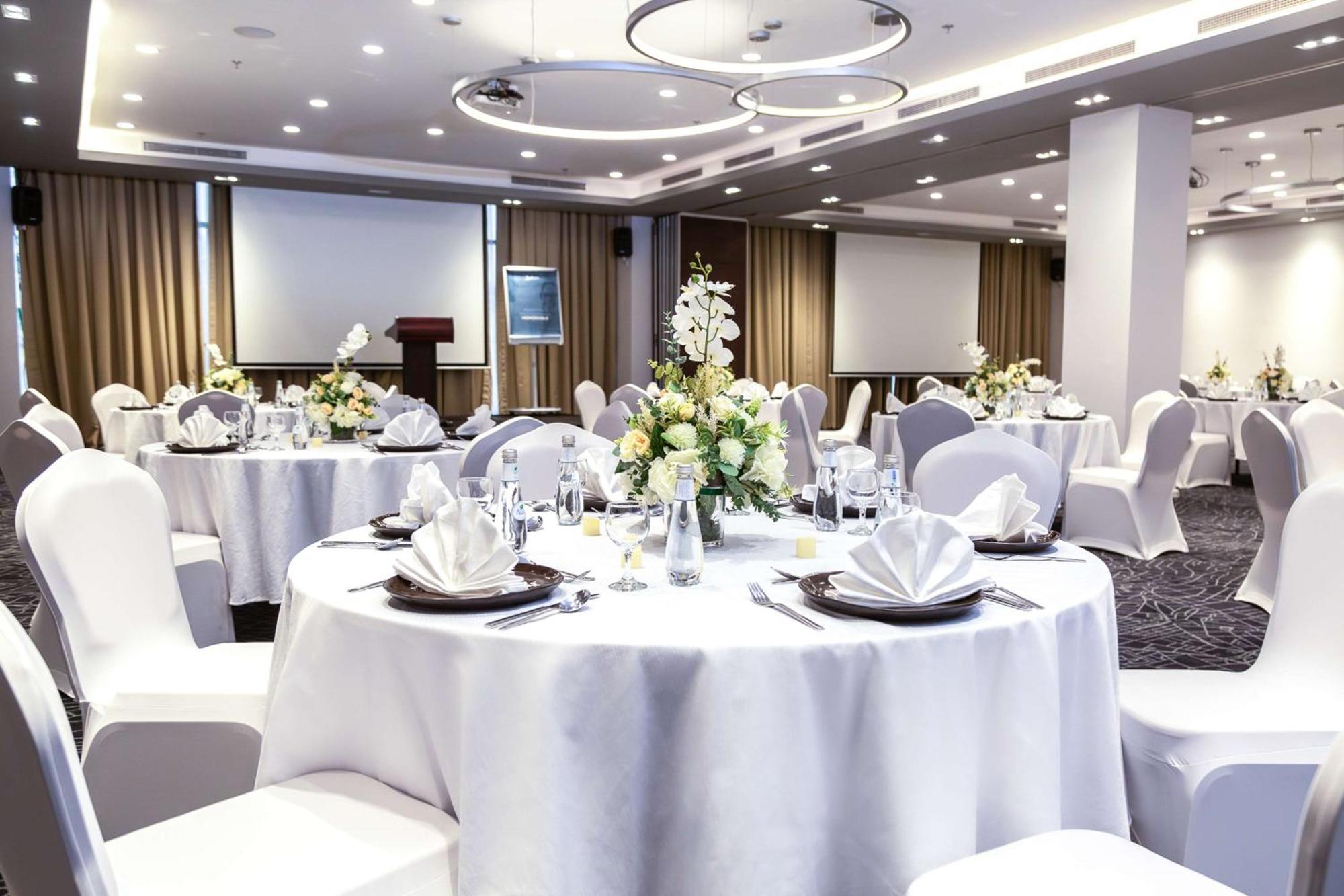 Radisson Hotel & Apartments Dammam Industrial City Екстериор снимка